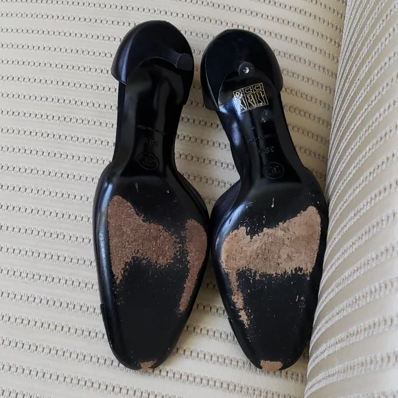 CHANEL CC LOGO FAUX PEARL STRAPS PUMPS - Picture 9 of 11